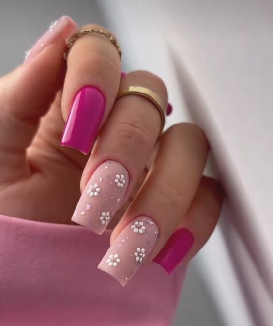 Spring Nails Square 2024: Chic Daisy Designs & Pastel Glitter Trends