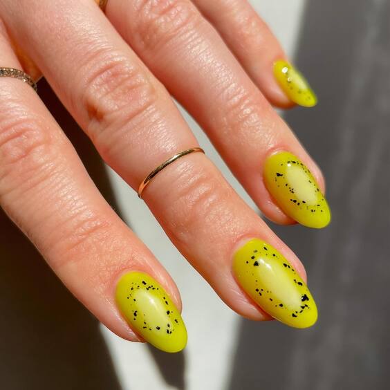 May Nails Colors 2024: Vibrant Gel & Matte Trends for Spring