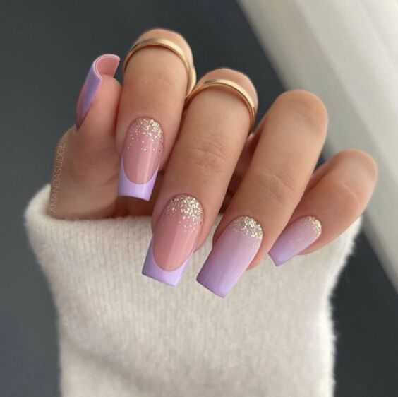 Spring Nails Square 2024: Chic Daisy Designs & Pastel Glitter Trends