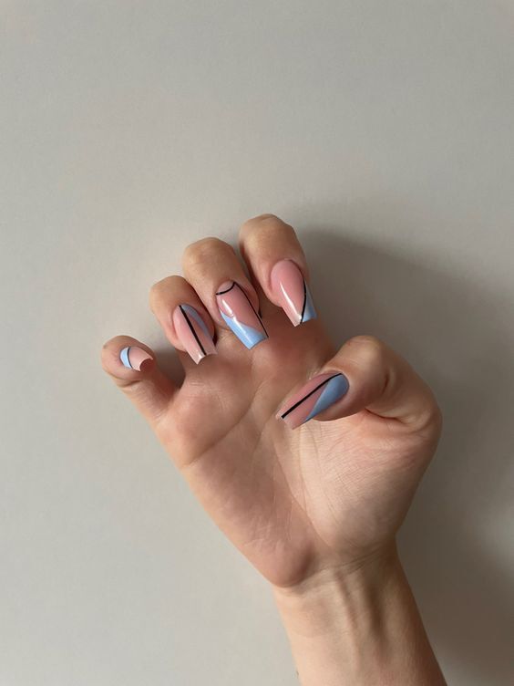 Spring Nails Square 2024: Chic Daisy Designs & Pastel Glitter Trends